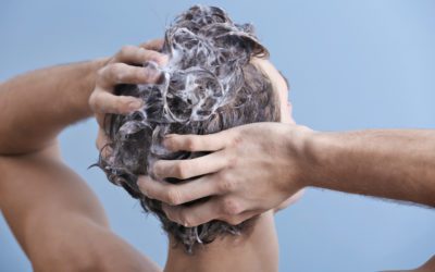 Capelli grassi: i rimedi naturali