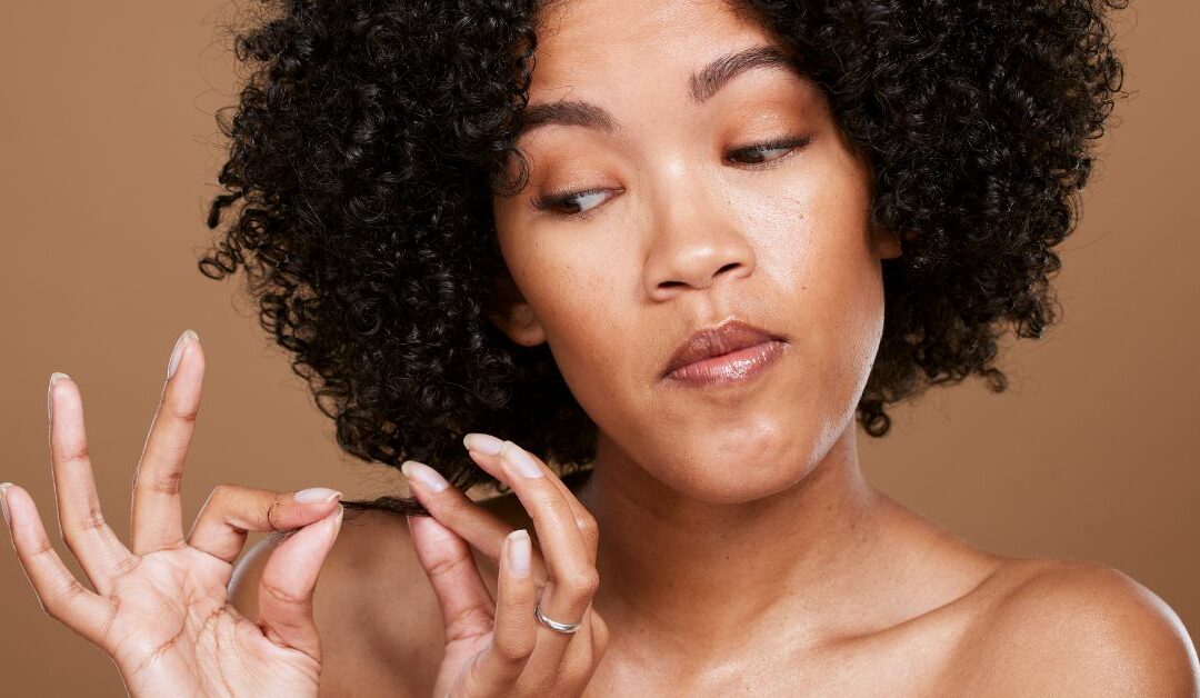 Quanto crescono i capelli in un mese?