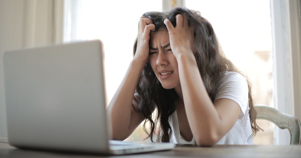 Sognare denti che cadono il ruolo dello stress e dell'ansia
