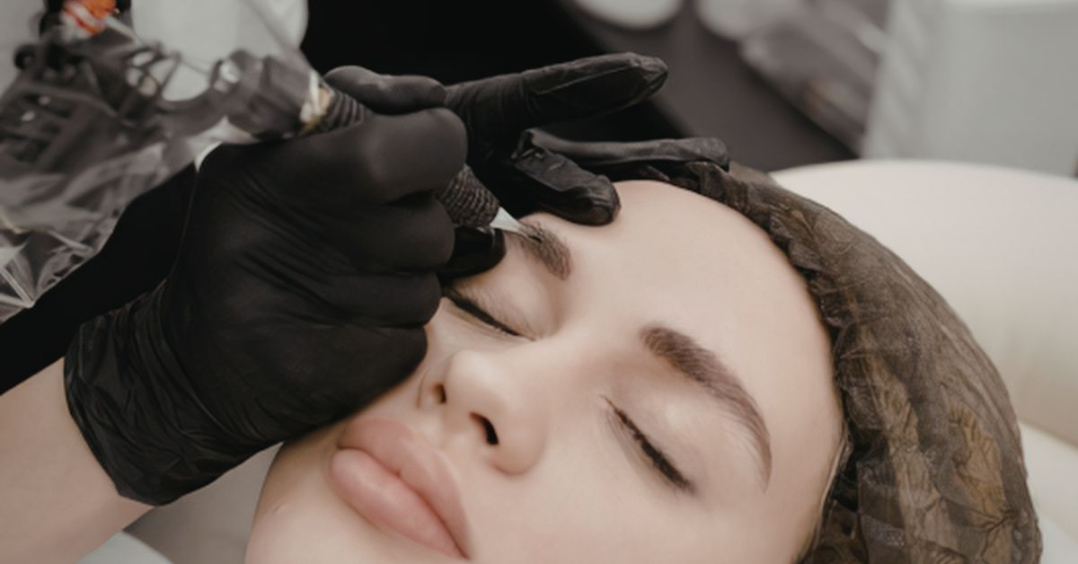 Tatuaggio sopracciglia Tatuaggio sopracciglia